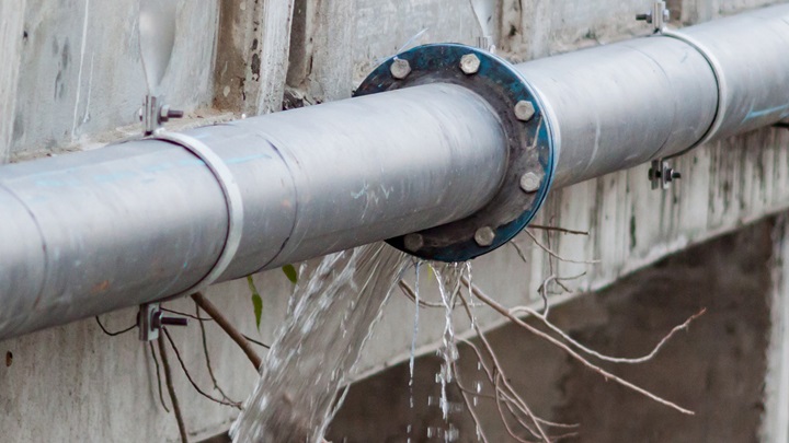 Pipe burst leakage